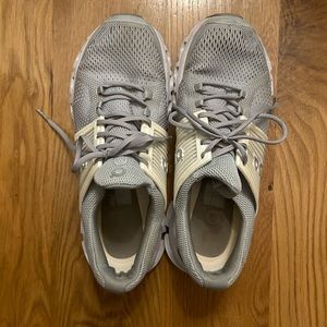 On cloud Women’s running shoe